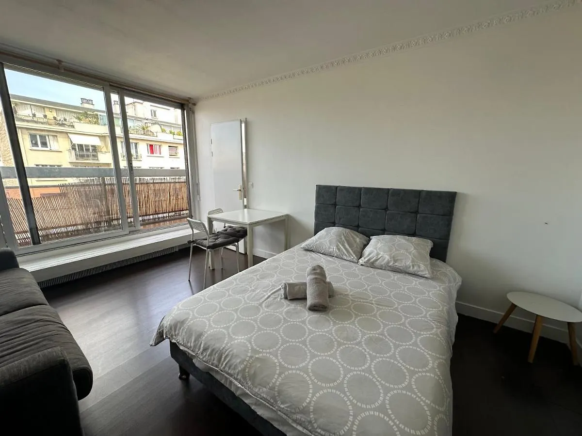 Tour Eiffel 135 Alesia Paris Apartment